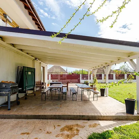 Sacalaz Pensionat 3*